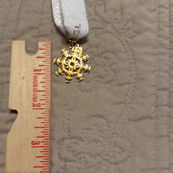 CHANEL Gold Snowflake Charm Necklace - Picture 3 of 4